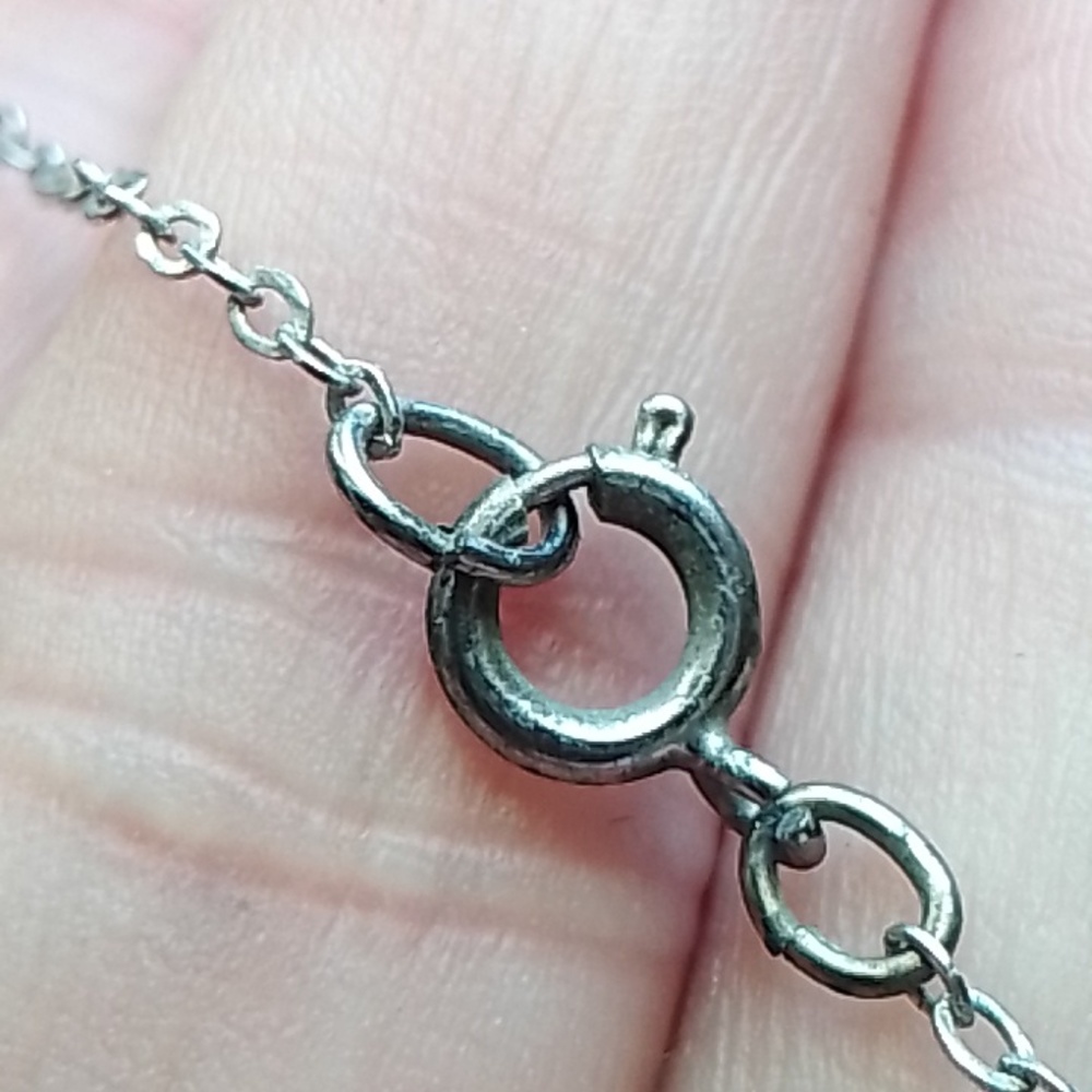 Vintage Silver & Glass Crystal Necklace with a small Crystal tear drop Pendant - Picture 5 of 5